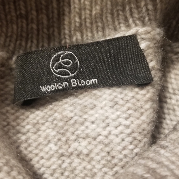 NWT AMAZON neutral turtleneck - Picture 2 of 3